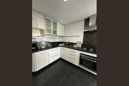 Casa à venda com 280m², 4 quartos e 3 vagas