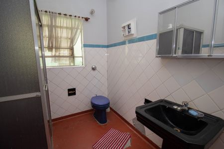 Casa à venda com 240m², 4 quartos e 2 vagasCasa 3 - Banheiro