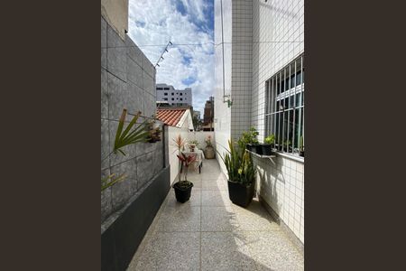 Casa à venda com 83m², 2 quartos e 1 vaga