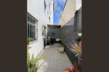 Casa à venda com 83m², 2 quartos e 1 vaga