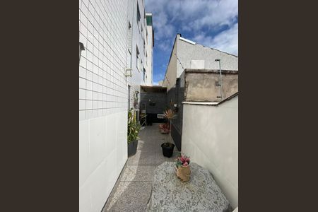 Casa à venda com 83m², 2 quartos e 1 vaga