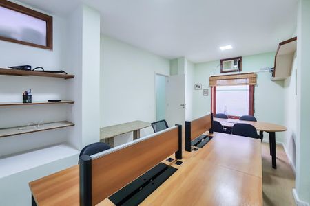 Casa à venda com 250m², 6 quartos e 2 vagas Casa à venda com 250m², 6 quartos e 2 vagasQuarto 4