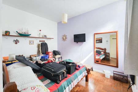 Casa à venda com 250m², 6 quartos e 2 vagas Casa à venda com 250m², 6 quartos e 2 vagasQuarto 1