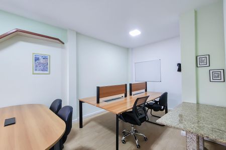 Casa à venda com 250m², 6 quartos e 2 vagas Casa à venda com 250m², 6 quartos e 2 vagasQuarto 4