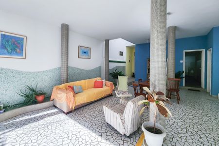 Casa à venda com 250m², 6 quartos e 2 vagas Casa à venda com 250m², 6 quartos e 2 vagasÁtrio