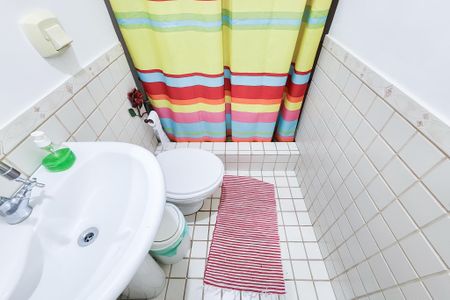 Casa à venda com 250m², 6 quartos e 2 vagas Casa à venda com 250m², 6 quartos e 2 vagasBanheiro Social 2