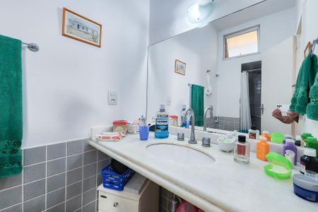 Casa à venda com 250m², 6 quartos e 2 vagas Casa à venda com 250m², 6 quartos e 2 vagasBanheiro da Suite 1