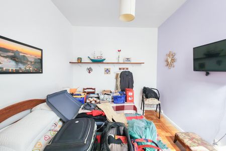 Casa à venda com 250m², 6 quartos e 2 vagas Casa à venda com 250m², 6 quartos e 2 vagasQuarto 1