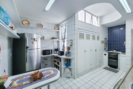 Casa à venda com 250m², 6 quartos e 2 vagas Casa à venda com 250m², 6 quartos e 2 vagasCozinha