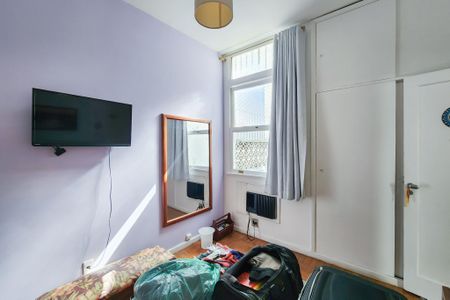 Casa à venda com 250m², 6 quartos e 2 vagas Casa à venda com 250m², 6 quartos e 2 vagasQuarto 1