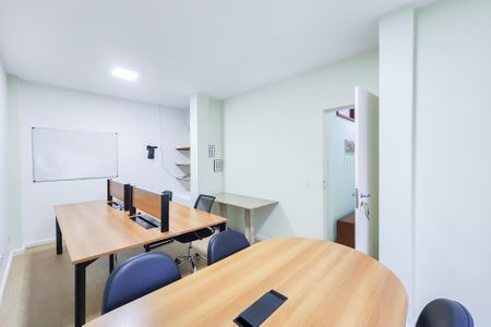 Casa à venda com 250m², 6 quartos e 2 vagas Casa à venda com 250m², 6 quartos e 2 vagasQuarto 4