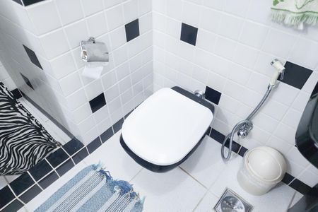 Casa à venda com 250m², 6 quartos e 2 vagas Casa à venda com 250m², 6 quartos e 2 vagasBanheiro de Serviço