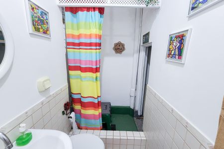 Casa à venda com 250m², 6 quartos e 2 vagas Casa à venda com 250m², 6 quartos e 2 vagasBanheiro Social 2