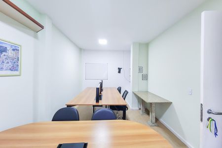 Casa à venda com 250m², 6 quartos e 2 vagas Casa à venda com 250m², 6 quartos e 2 vagasQuarto 4