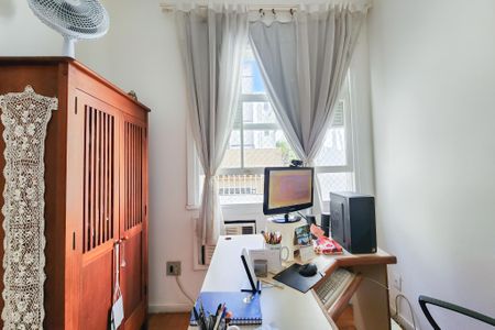 Casa à venda com 250m², 6 quartos e 2 vagas Casa à venda com 250m², 6 quartos e 2 vagasQuarto 2