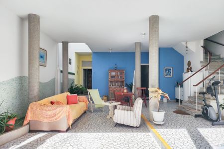 Casa à venda com 250m², 6 quartos e 2 vagas Casa à venda com 250m², 6 quartos e 2 vagasÁtrio