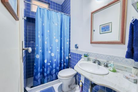 Casa à venda com 250m², 6 quartos e 2 vagas Casa à venda com 250m², 6 quartos e 2 vagasBanheiro Social 1