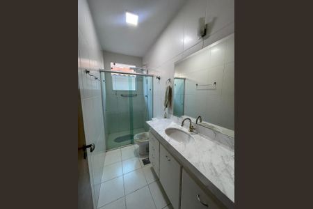 Casa à venda com 180m², 3 quartos e 2 vagas