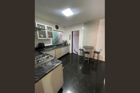 Casa à venda com 180m², 3 quartos e 2 vagas