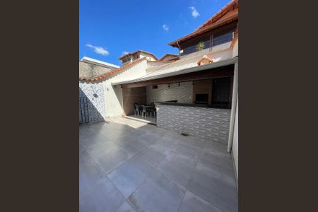 Casa à venda com 180m², 3 quartos e 2 vagas