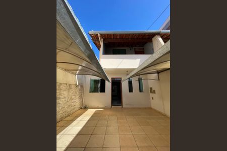 Casa à venda com 180m², 3 quartos e 2 vagas