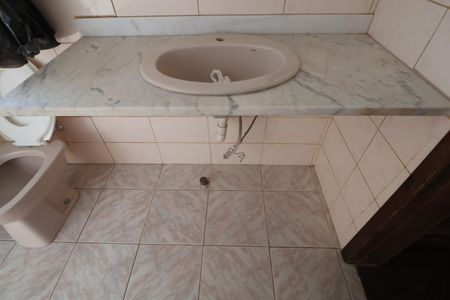 Casa à venda com 97m², 2 quartos e 2 vagasBanheiro