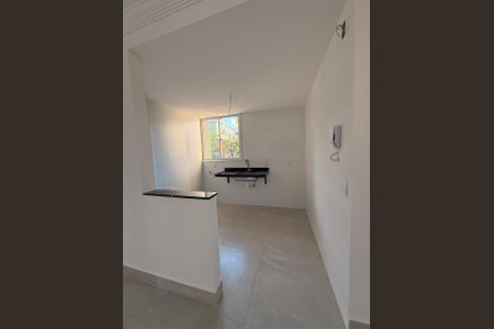 Casa à venda com 2 quartos, 52m² em Santa Rosa, Belo Horizonte