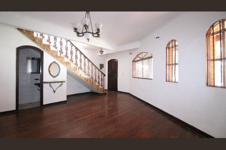 Casa à venda com 5 quartos, 250m² em Vila Macedopolis, São Paulo