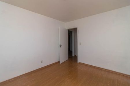 Quarto 1 de apartamento para alugar com 2 quartos, 60m² em Medianeira, Porto Alegre