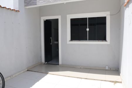 Garagem de casa para alugar com 2 quartos, 86m² em Comendador Soares, Nova Iguaçu