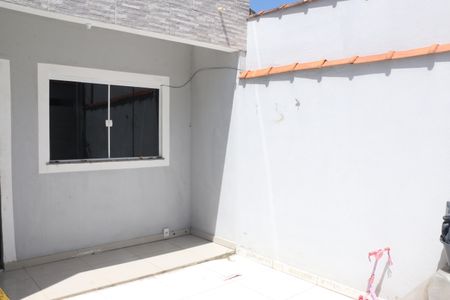 Garagem de casa para alugar com 2 quartos, 86m² em Comendador Soares, Nova Iguaçu