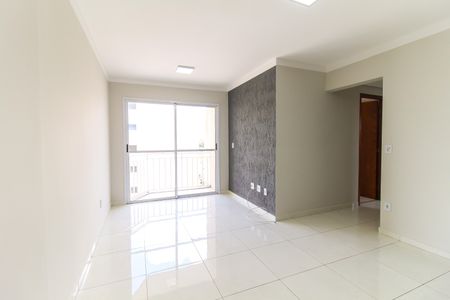 Sala de apartamento para alugar com 3 quartos, 67m² em Vila Carmosina, São Paulo