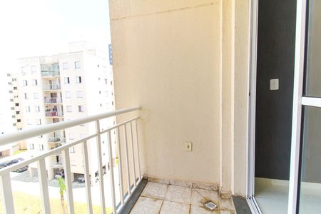 Sacada de apartamento para alugar com 3 quartos, 67m² em Vila Carmosina, São Paulo
