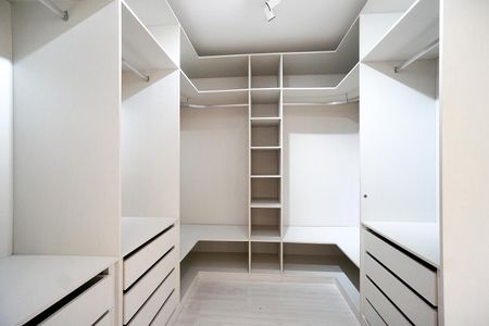 Apartamento à venda com 122m², 2 quartos e 2 vagasCloset da suíte 02