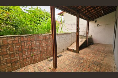 Casa à venda com 200m², 2 quartos e 2 vagas