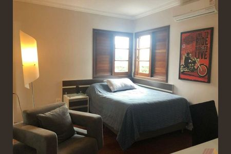 Casa à venda com 4 quartos, 340m² em Vila Albertina, São Paulo