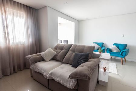 Apartamento à venda com 67m², 2 quartos e 1 vagaSala