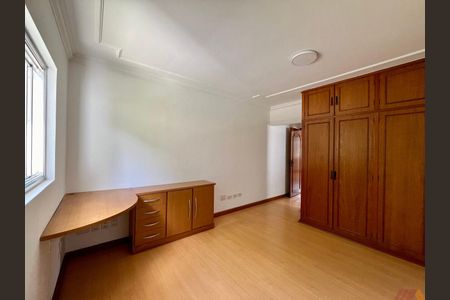 Casa à venda com 5 quartos, 300m² em Vila Albertina, São Paulo