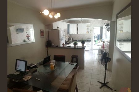 Casa à venda com 6 quartos, 260m² em Penha de França, São Paulo