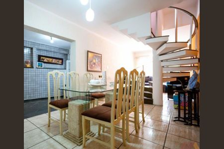 Casa à venda com 3 quartos, 223m² em Jardim São Paulo, São Paulo