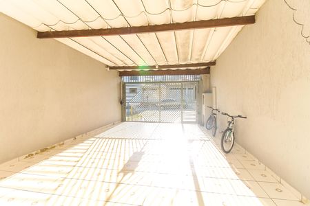Garagem de casa à venda com 3 quartos, 160m² em Parque Guarani, São Paulo