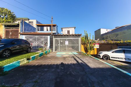 Fachada + Placa de casa à venda com 3 quartos, 160m² em Parque Guarani, São Paulo
