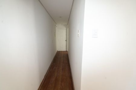 Corredor de apartamento à venda com 1 quarto, 68m² em São Geraldo, Porto Alegre