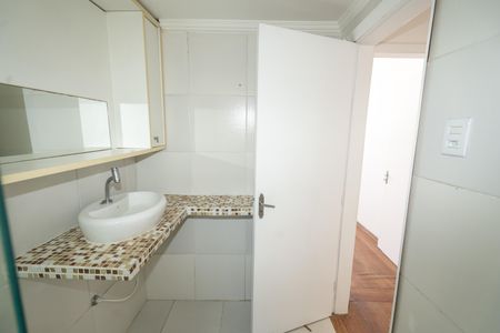 Banheiro de apartamento à venda com 1 quarto, 68m² em São Geraldo, Porto Alegre