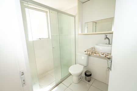 Banheiro de apartamento à venda com 1 quarto, 68m² em São Geraldo, Porto Alegre