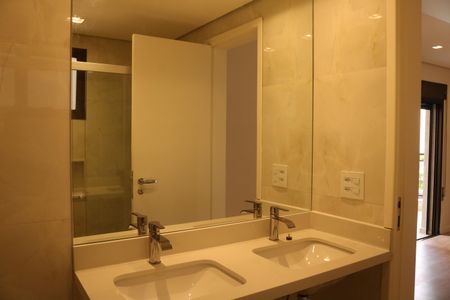 Apartamento à venda com 139m², 4 quartos e 2 vagasBanheiro da Suíte