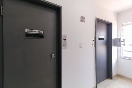 Apartamento à venda com 55m², 2 quartos e sem vagaElevador