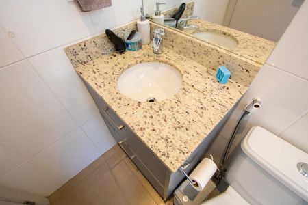 Apartamento à venda com 92m², 2 quartos e 2 vagas Apartamento à venda com 92m², 2 quartos e 2 vagasBanheiro social