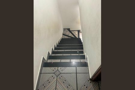 Casa à venda com 170m², 5 quartos e 5 vagasEscada