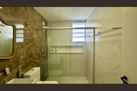 Apartamento à venda com 62m², 2 quartos e 1 vaga Apartamento à venda com 62m², 2 quartos e 1 vagaBanheiro